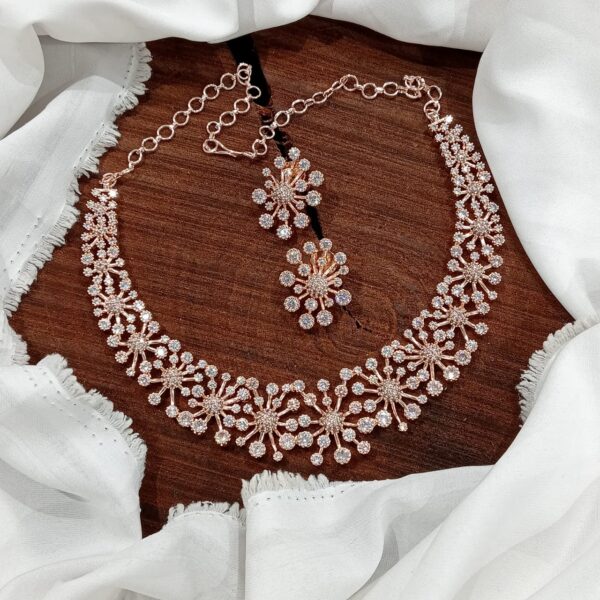 Rose gold necklace with earrings