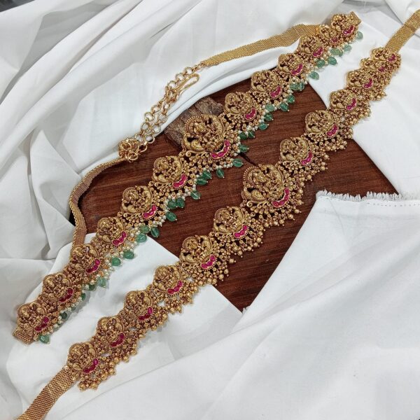 Antique hipchain