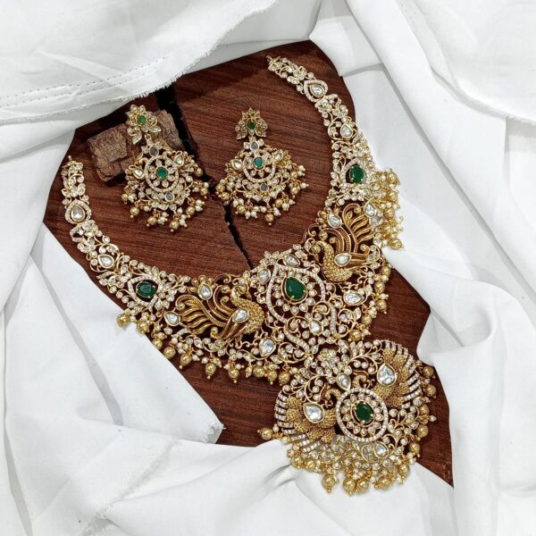 Antique short haram