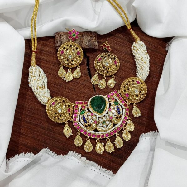 Antique Kundan Necklace Set