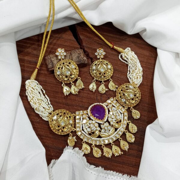 Antique Kundan Necklace Set