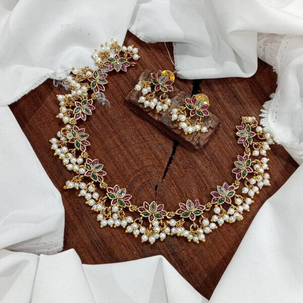 Lotus with pearls Necklace