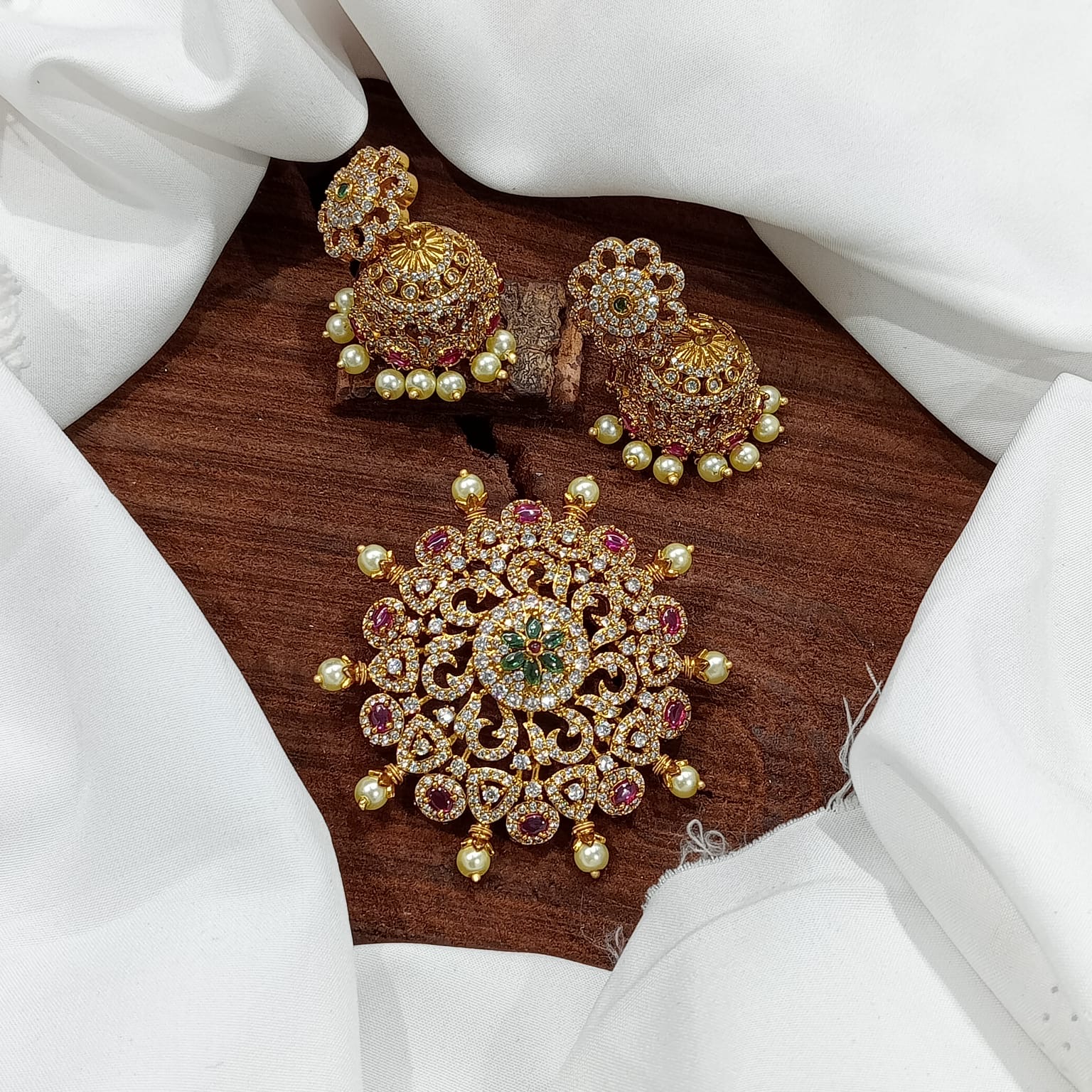 Pendant with earrings