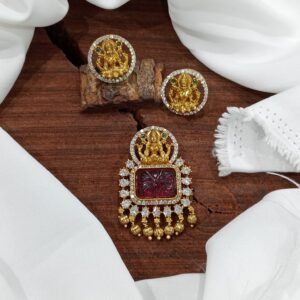Pendant with earrings
